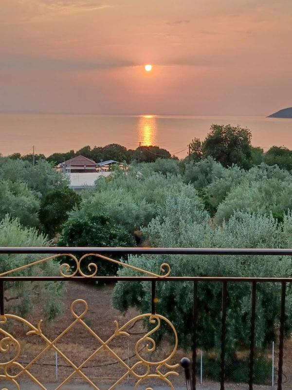 Byzantinon Hotel Leonídion Dış mekan fotoğraf